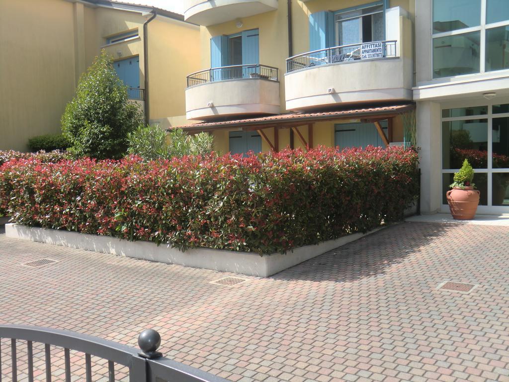 Residence Elisa Piano Terra Con Giardino E Posto Spiaggia Incluso Каорле Номер фото