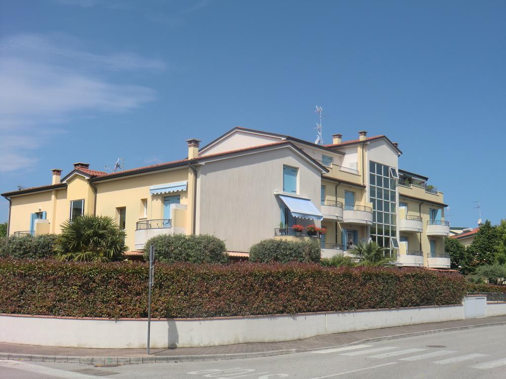 Residence Elisa Piano Terra Con Giardino E Posto Spiaggia Incluso Каорле Номер фото
