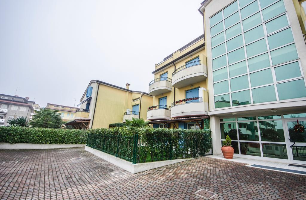 Residence Elisa Piano Terra Con Giardino E Posto Spiaggia Incluso Каорле Екстер'єр фото