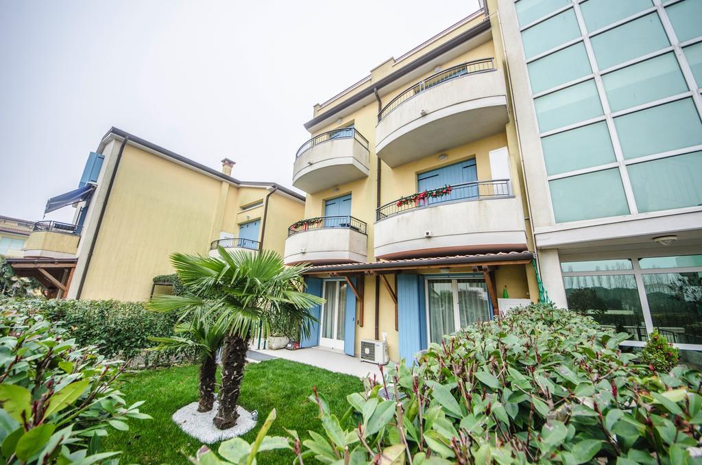 Residence Elisa Piano Terra Con Giardino E Posto Spiaggia Incluso Каорле Екстер'єр фото