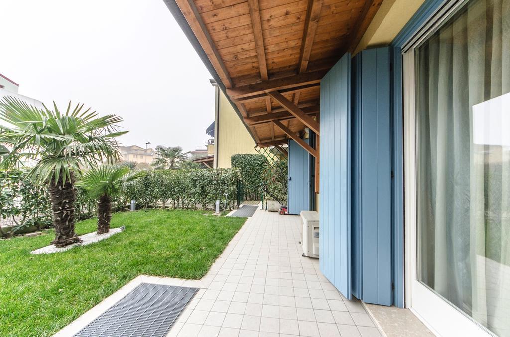 Residence Elisa Piano Terra Con Giardino E Posto Spiaggia Incluso Каорле Номер фото