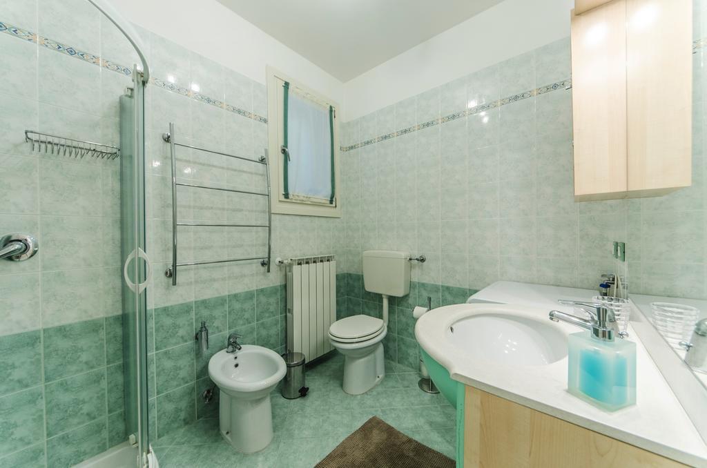 Residence Elisa Piano Terra Con Giardino E Posto Spiaggia Incluso Каорле Номер фото